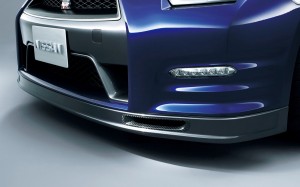 2013 Nissan-GT-R front fascia